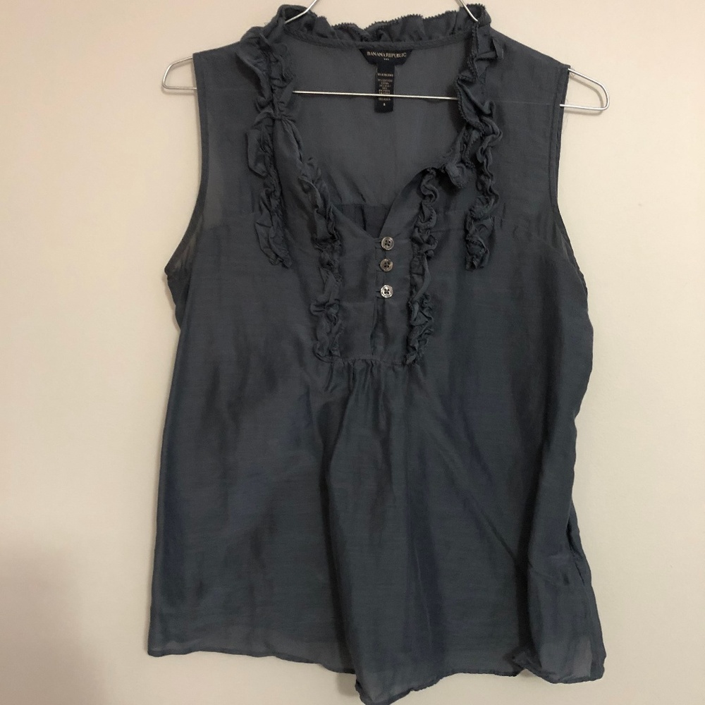 Banana republic sleeveless top S
